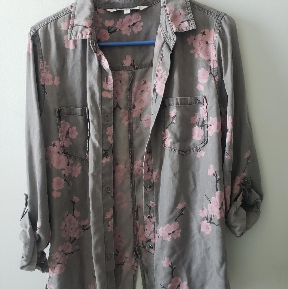 Versona Floral Button Up, Size Small